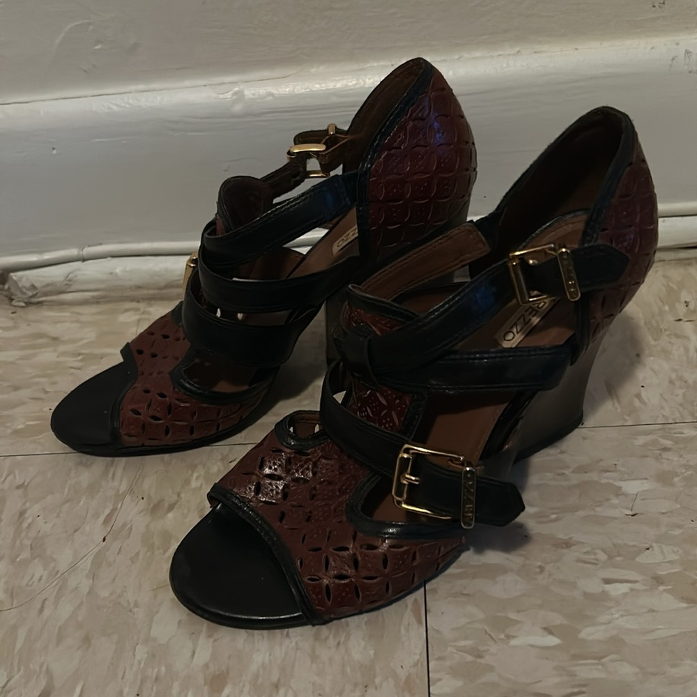 Wooden heel leather sandals
